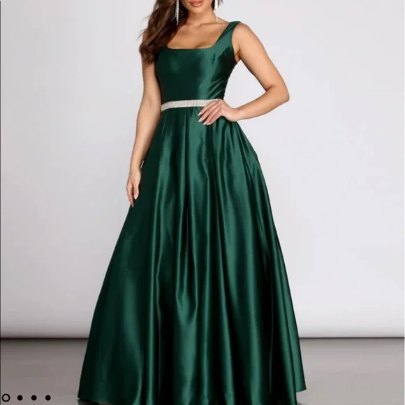 green emerald velvet dress Elegant Emerald Green Wedding Dress with White Lace Appliqués & Chapel  Train – FW235 – Viniodress